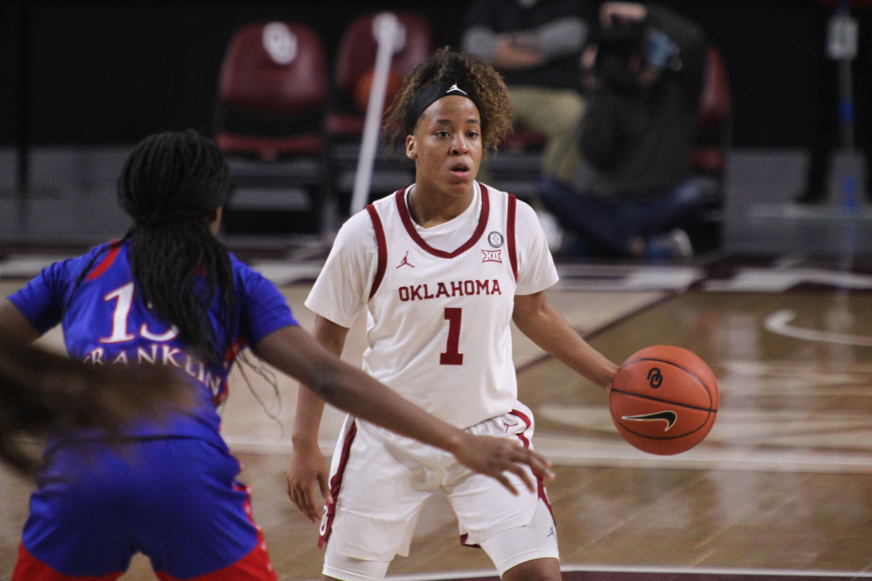 Freshman Guard Navaeh Tot